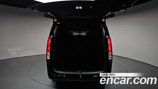 Hyundai Staria 2025 — Şəkil 33/34