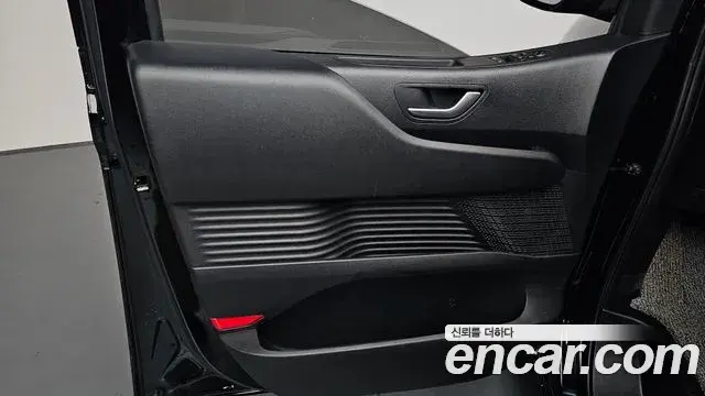 Hyundai Staria 2025 — Şəkil 10/34