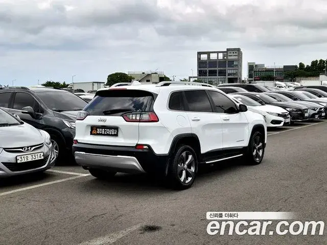Jeep Cherokee 2020 — Photo 18/20