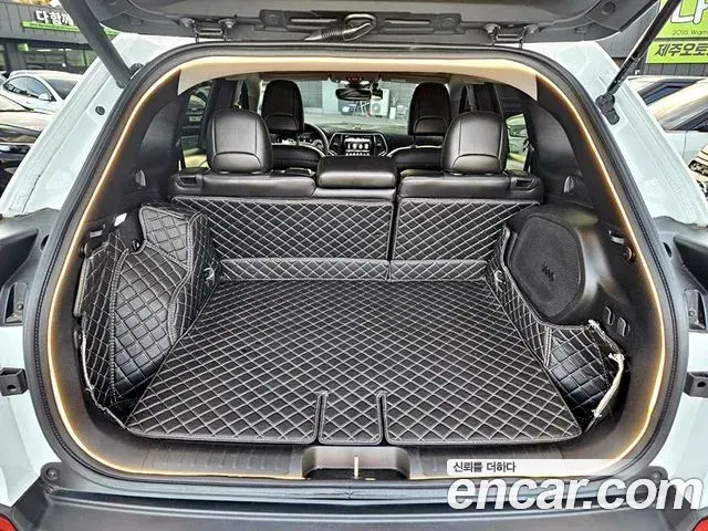 Jeep Cherokee 2020 — Photo 15/20