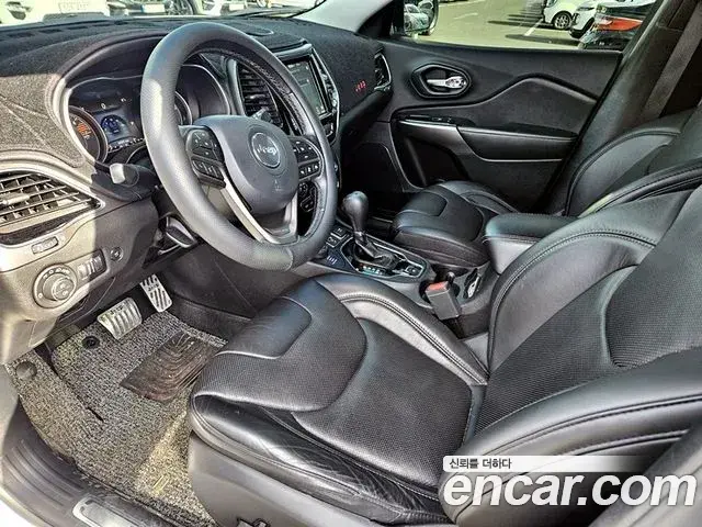 Jeep Cherokee 2020 — Photo 14/20