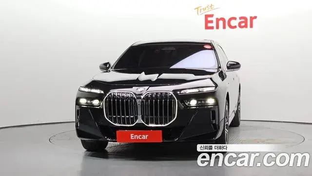 BMW 7 Series 2024 — ფოტო 8/20