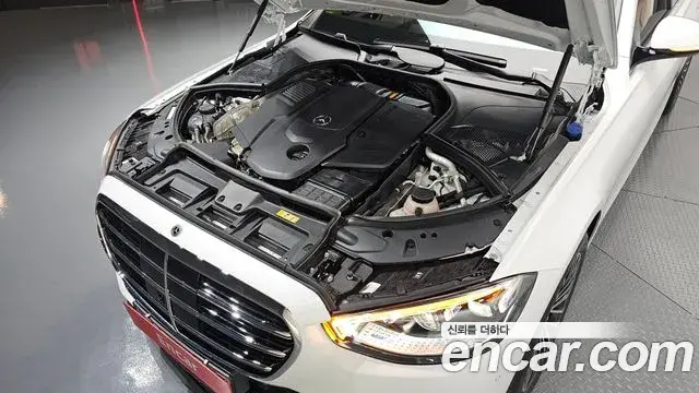 Mercedes-Benz S-Class 2025 — Photo 36/38