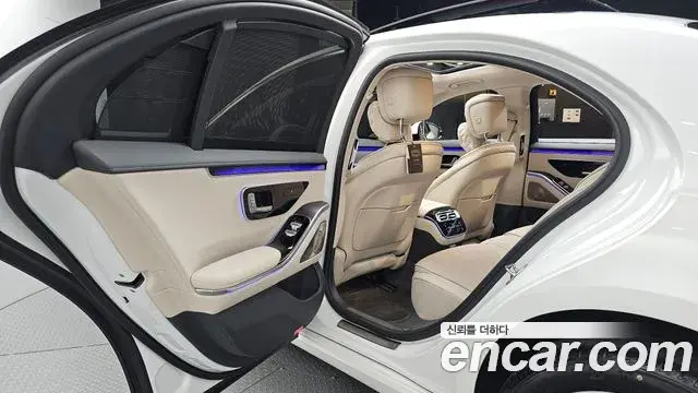 Mercedes-Benz S-Class 2025 — Photo 20/38
