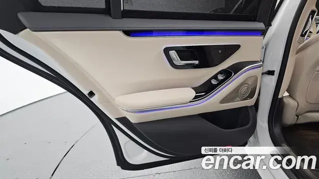 Mercedes-Benz S-Class 2025 — Photo 28/38
