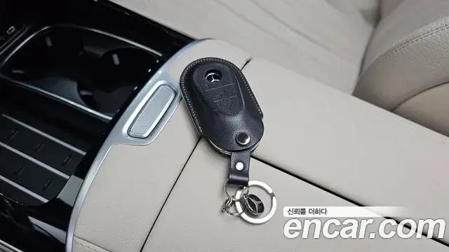 Mercedes-Benz S-Class 2025 — Photo 9/38