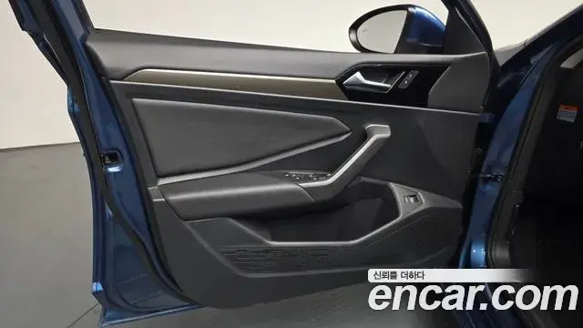 Volkswagen Jetta 2021 — Şəkil 16/33