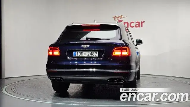 Bentley Bentayga 2019 — Şəkil 20/38