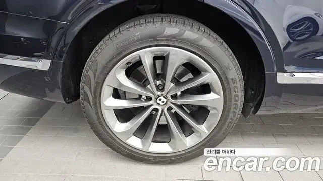 Bentley Bentayga 2019 — Şəkil 8/38