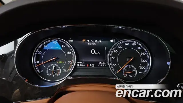 Bentley Bentayga 2019 — Şəkil 23/38