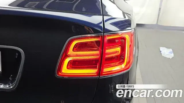 Bentley Bentayga 2019 — Şəkil 33/38
