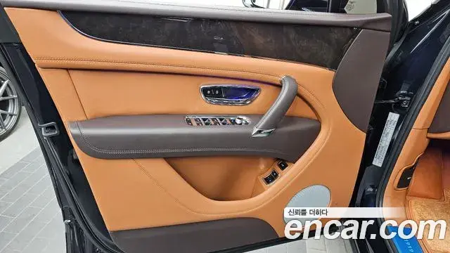 Bentley Bentayga 2019 — Şəkil 24/38
