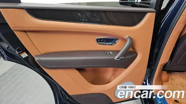Bentley Bentayga 2019 — Şəkil 19/38