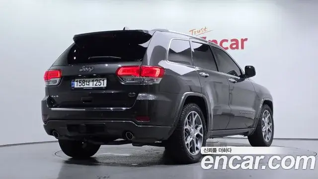 Jeep Grand Cherokee 2021 — ფოტო 12/31