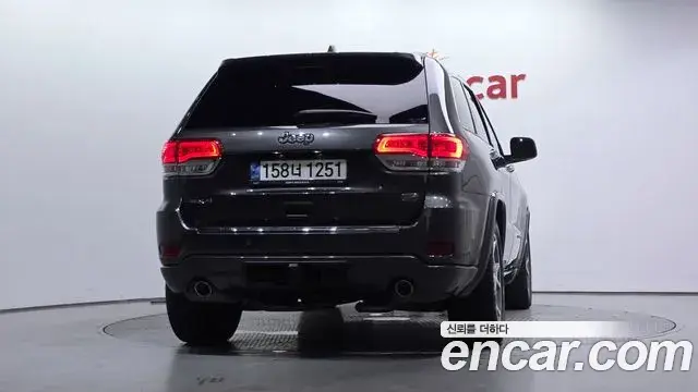 Jeep Grand Cherokee 2021 — ფოტო 24/31