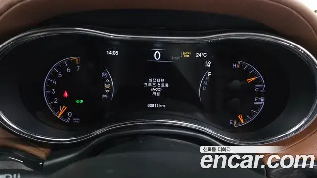 Jeep Grand Cherokee 2021 — ფოტო 16/31
