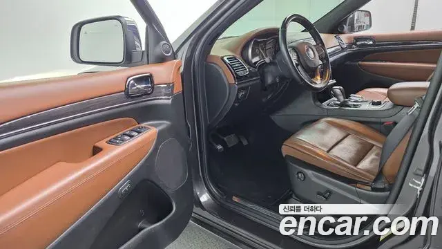 Jeep Grand Cherokee 2021 — ფოტო 5/31