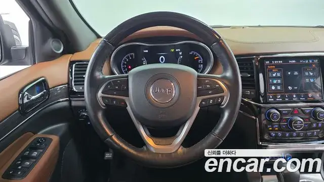 Jeep Grand Cherokee 2021 — ფოტო 7/31