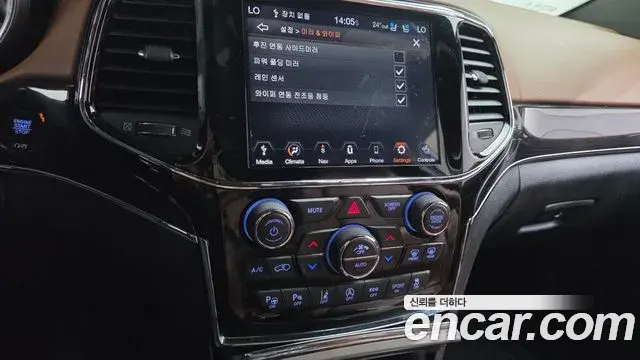 Jeep Grand Cherokee 2021 — ფოტო 8/31