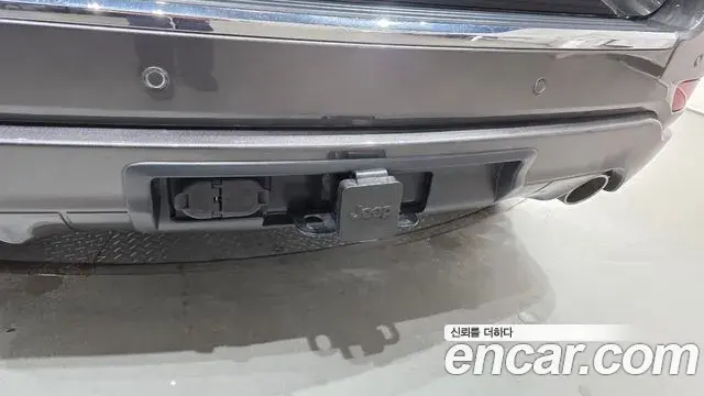 Jeep Grand Cherokee 2021 — ფოტო 9/31