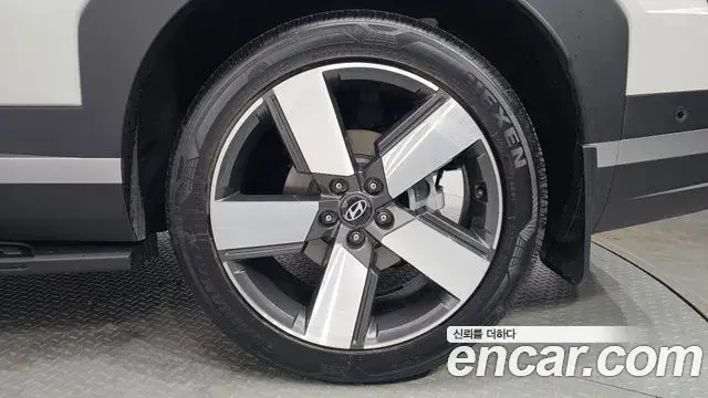 Hyundai Santa Fe 2025 — Photo 25/31