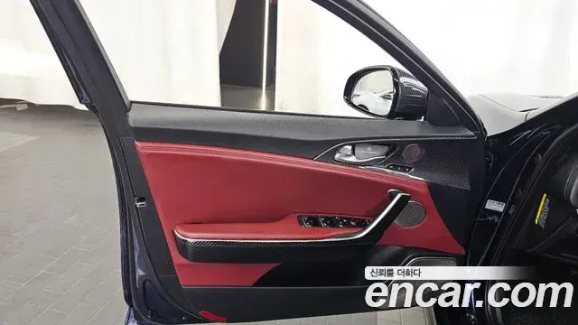 Kia Stinger 2018 — Şəkil 7/37