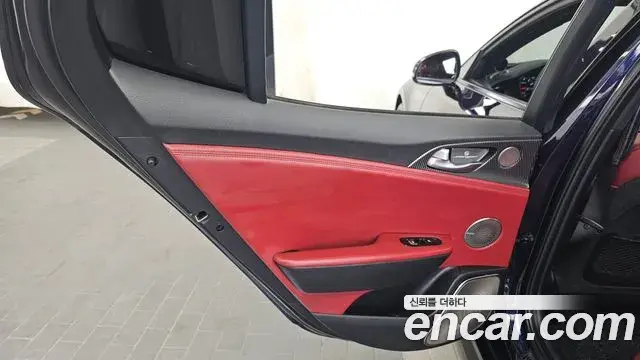 Kia Stinger 2018 — Şəkil 8/37