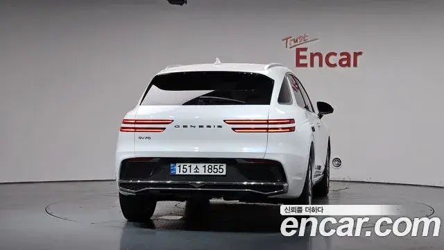 Genesis GV70 2024 — ფოტო 13/33