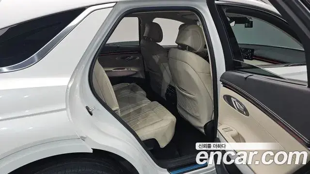 Genesis GV70 2024 — ფოტო 17/33