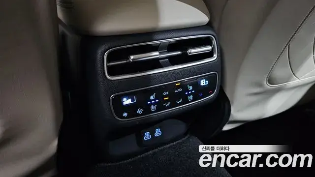 Genesis GV70 2024 — ფოტო 30/33