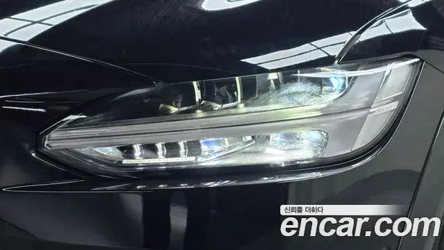 Volvo V90 Cross Country 2023 — ფოტო 33/34