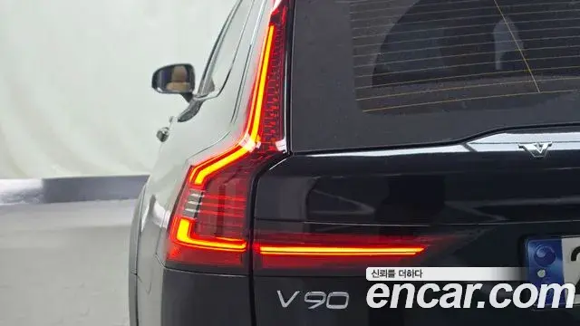 Volvo V90 Cross Country 2023 — ფოტო 34/34