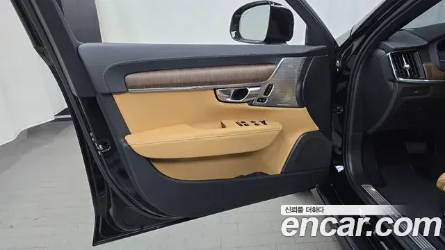 Volvo V90 Cross Country 2023 — ფოტო 19/34