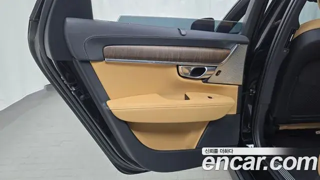 Volvo V90 Cross Country 2023 — ფოტო 9/34