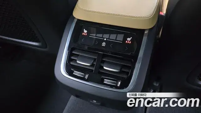 Volvo V90 Cross Country 2023 — ფოტო 20/34