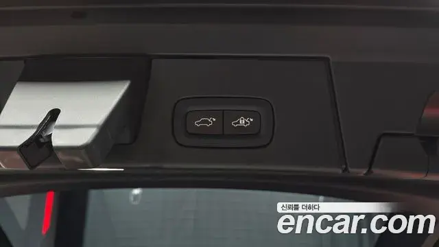 Volvo V90 Cross Country 2023 — ფოტო 32/34