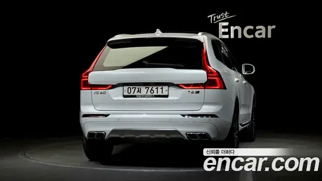 Volvo XC60 2019 — Фото 4/20