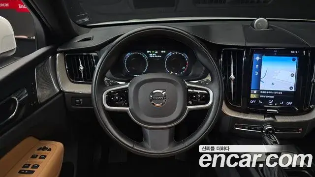 Volvo XC60 2019 — Фото 13/20