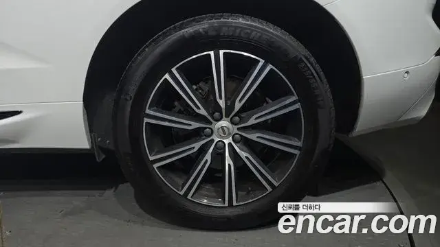 Volvo XC60 2019 — Şəkil 5/34