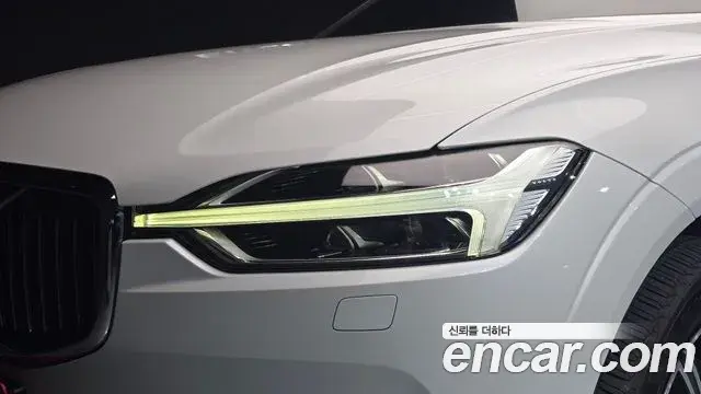 Volvo XC60 2019 — Şəkil 34/34