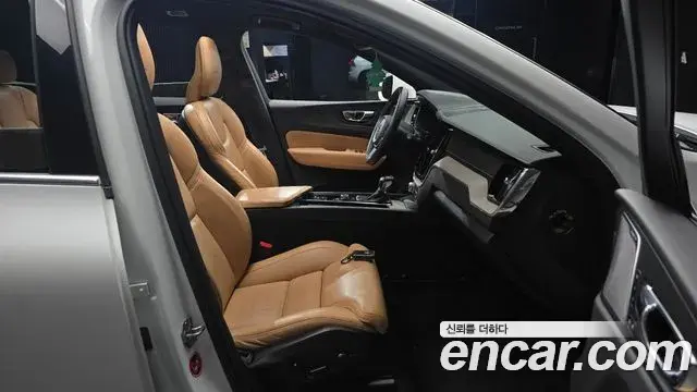 Volvo XC60 2019 — Şəkil 7/34