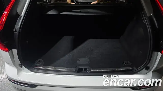 Volvo XC60 2019 — Şəkil 8/34