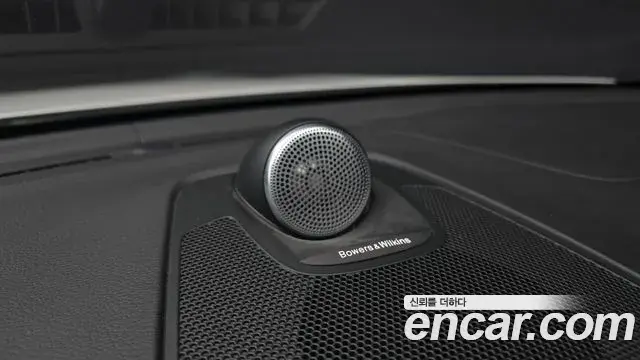 Volvo XC60 2019 — Şəkil 16/34