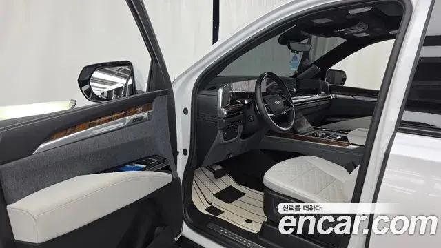 Cadillac Escalade 2025 — Photo 1/37