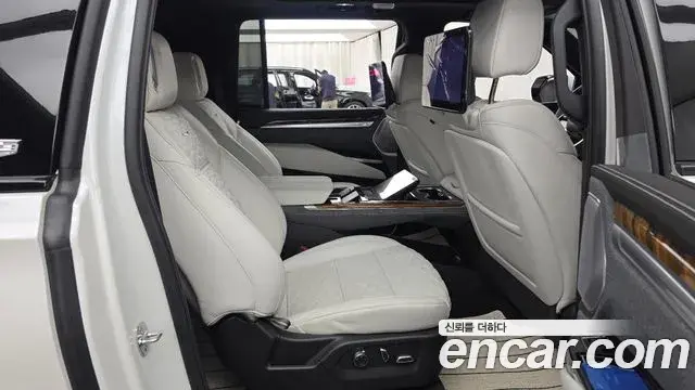 Cadillac Escalade 2025 — Photo 20/37