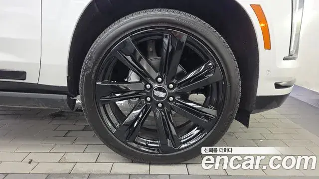 Cadillac Escalade 2025 — Photo 2/37