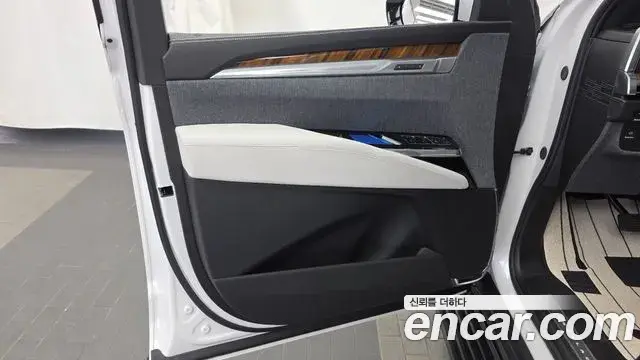 Cadillac Escalade 2025 — Photo 26/37