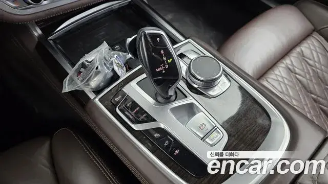 BMW 7 Series 2021 — Şəkil 21/35