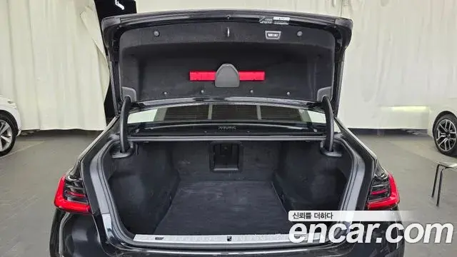 BMW 7 Series 2021 — Şəkil 29/35