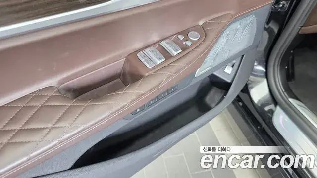 BMW 7 Series 2021 — Şəkil 28/35